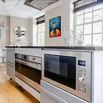 Lux 3 Bedroom Covent Garden Apartment